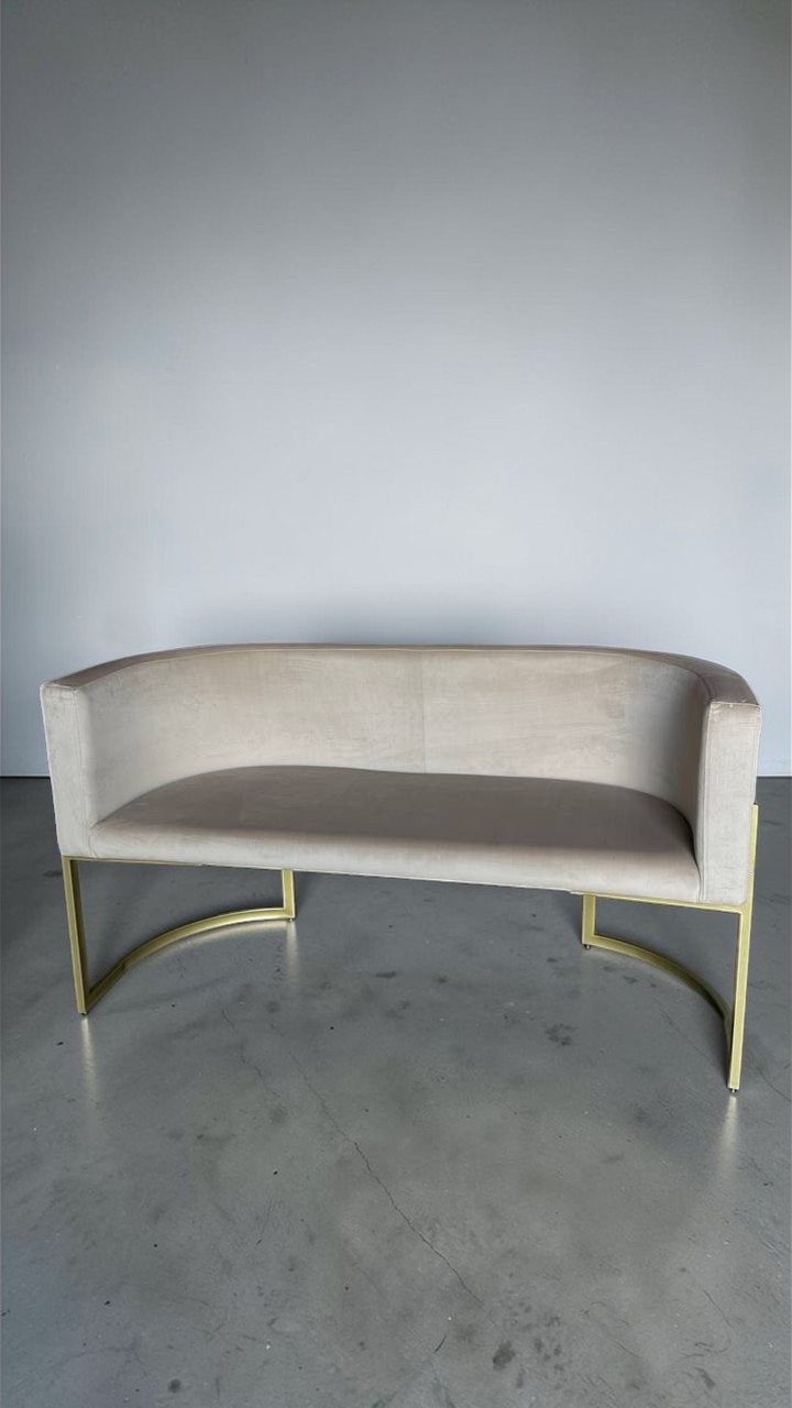 5316538015276537491 — копия Pohovka Loft oválná 130см béžový velur, zlatá konstrukce - Obrázek 1