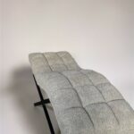 Lehátko Loft čtvercové prošívání, buklé taupe, černá konstrukce