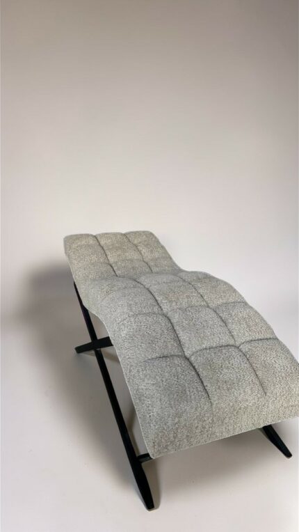 Lehátko Loft čtvercové prošívání, buklé taupe, černá konstrukce