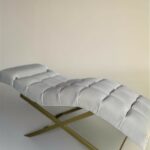 Lehátko Loft s nastavitelnou opěrkou hlavy, čtvercové prošívání, zlatá konstrukce