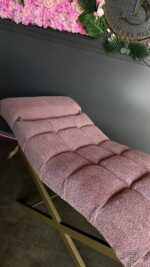 Lehátko Loft na řasy, čtvercové prošívání, zlatá konstrukce, růžová bouclé - Obrázek 4