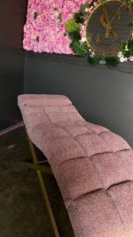 Lehátko Loft na řasy, čtvercové prošívání, zlatá konstrukce, růžová bouclé - Obrázek 3