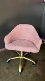 Židle Classic na kolečkách, zlatá konstrukce, růžová bouclé - Obrázek 2