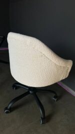 Židle Classic na kolečkách, černá konstrukce, bílá bouclé - Obrázek 5