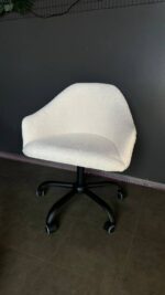 Židle Classic na kolečkách, černá konstrukce, bílá bouclé - Obrázek 2