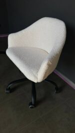 Židle Classic na kolečkách, černá konstrukce, bílá bouclé - Obrázek 3