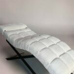 Kosmetické lehátko Loft s nastavitelným opěradlem, bílé bouclé, černé nohy