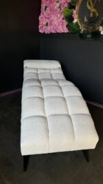 Kosmetické lehátko Loft s nastavitelným opěradlem, bílé bouclé, černé nohy - Obrázek 4