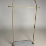 Stojan na oblečení 03 kov zlatý bílý mramor