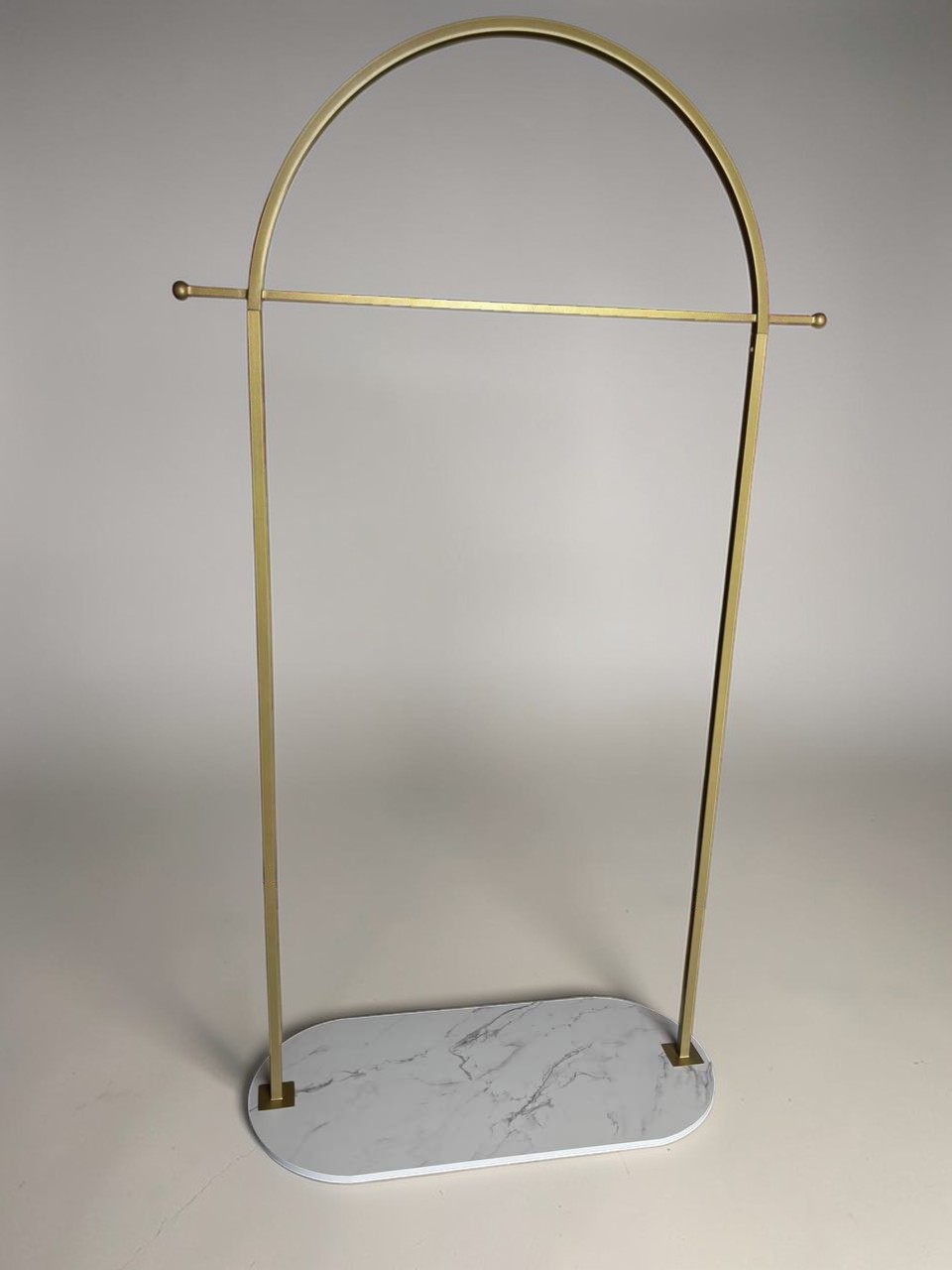 5323704052245795775 — копия Stojan na oblečení 03 kov zlatý bílý mramor - Obrázek 1