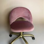 Židle Mood na kolečkách zlatá, samet růžový | Moderní kancelářská / kosmetická židle