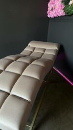 Kosmetické lehátko Loft na řasy, nastavitelná opěrka hlavy, zlatá konstrukce, béžový samet - Obrázek 4