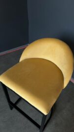 Koupit barová židle Bloom černá konstrukce žlutý velur | Barová židle do kuchyně a salonu - Obrázek 7