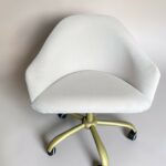 Židle Classic na kolečkách zlatá béžový velur