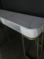 Manikérský stůl Art Lux Double – bílý mramor, teddy čalounění, zlatá konstrukce - Obrázek 2