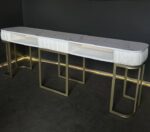 Manikérský stůl Art Lux Double – bílý mramor, teddy čalounění, zlatá konstrukce