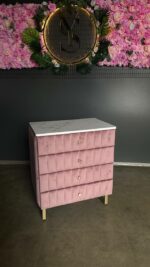 Komoda Pink Gold Marble – komoda se zásuvkami, růžový velur, zlaté nohy - Obrázek 6