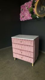 Komoda Pink Gold Marble – komoda se zásuvkami, růžový velur, zlaté nohy - Obrázek 3