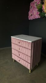 Komoda Pink Gold Marble – komoda se zásuvkami, růžový velur, zlaté nohy - Obrázek 4