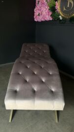 Anatomické lehátko Loft Chesterfield – kosmetické lehátko pro lash studio, zlatá podnož - Obrázek 2