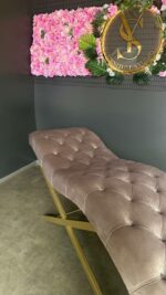 Anatomické lehátko Loft Chesterfield – kosmetické lehátko pro lash studio, zlatá podnož - Obrázek 4