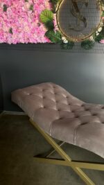 Anatomické lehátko Loft Chesterfield – kosmetické lehátko pro lash studio, zlatá podnož - Obrázek 5