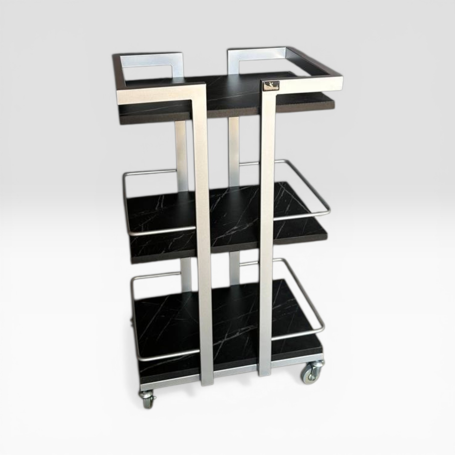 studioshot_square_cyclo Kosmetický vozík Loft 01 na kolečkách stříbrný | Vozík do salonu - Obrázek 1